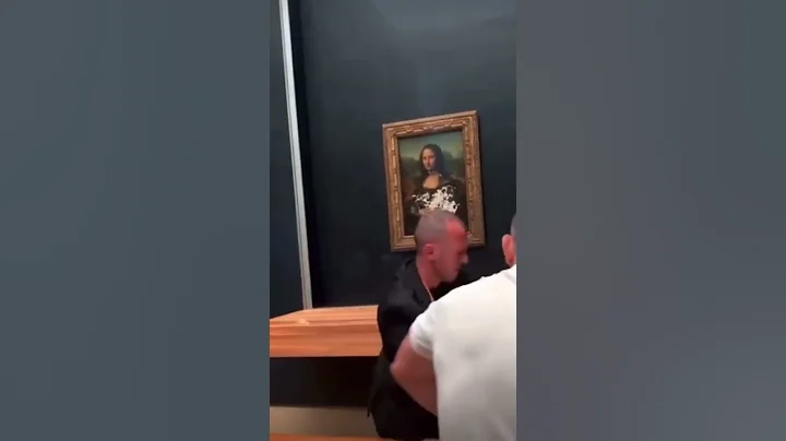 mona lisa cake attack #art #monalisa #cake #attack #shorts #securityguard ￼