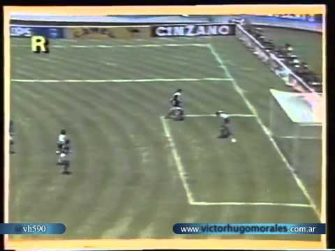 Gol Diego  Maradona a Italia (1-1)  (Relato Victor Hugo) Mundial Mexico 1986