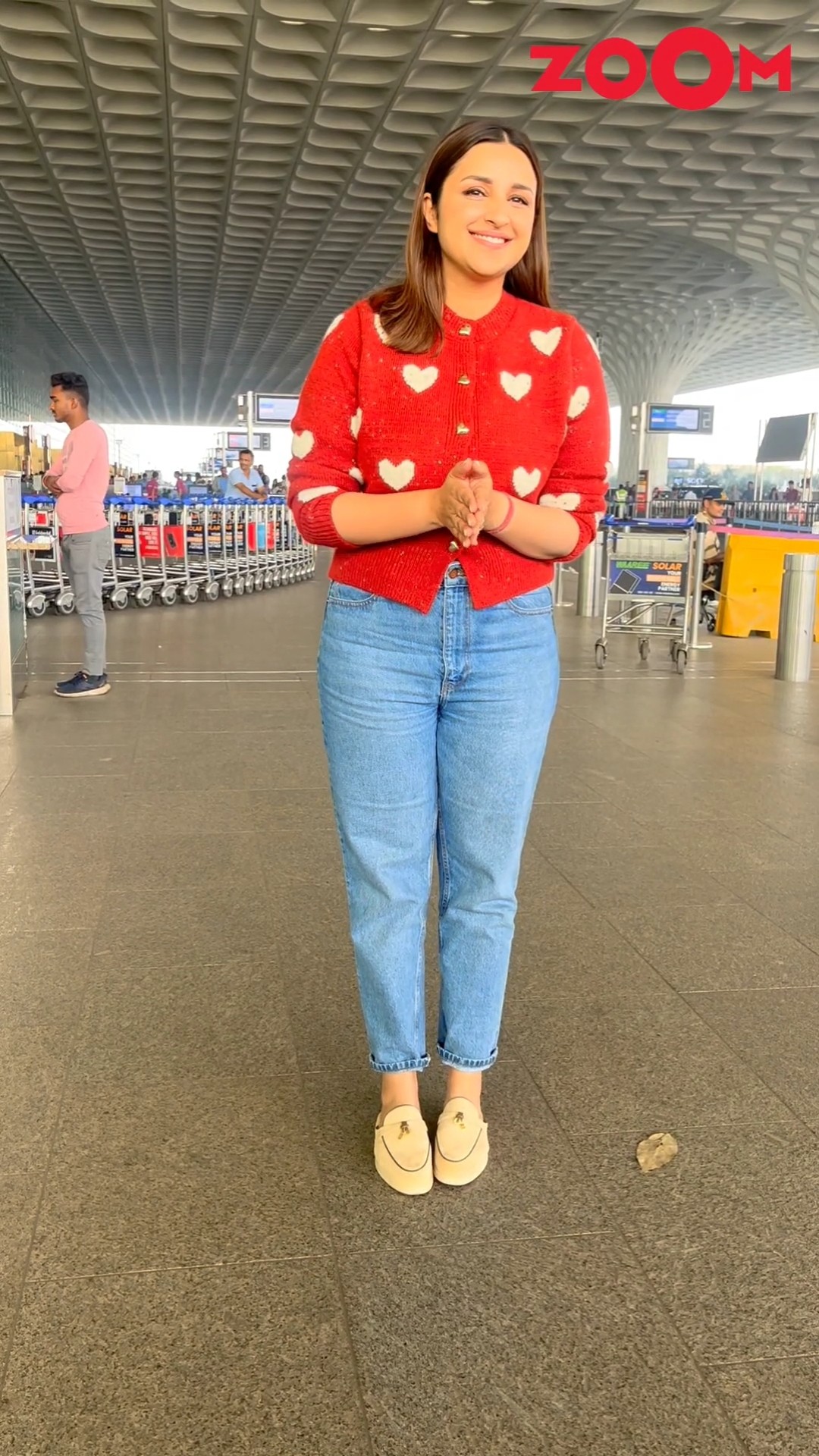 Parineeti Chopra looks in a CHEERFUL mood as she leaves from Mumbai; spotted at airport ? #shorts