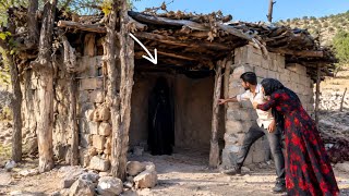 Strange creature spotted in the darkness of a mysterious old hut by a homeless nomadic couple screenshot 4