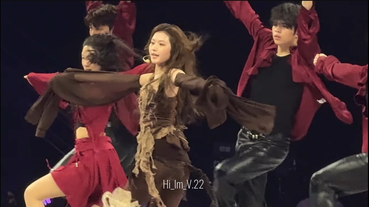 FANCAM] 4-17-26 - Twice – THIS IS FOR TOUR – Austin Day 1 – Sana