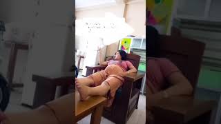 Bumil Perut Besar Rebahan Elus Elus