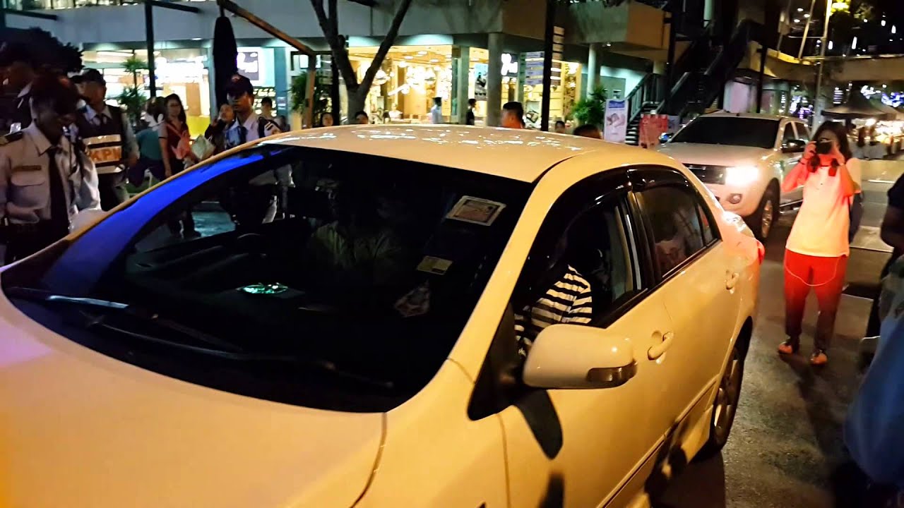 คชา ตอนกลับ แฟนๆรอส่งแถวยาวมากๆ ณ The Paseo ลาดกระบัง 08/08/2015