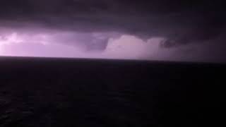 Ночь. Молнии. Гром. Океан. ⚡⛈️