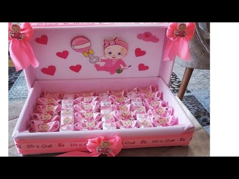 Lolipoplarni erotik tarzda yalayotgan qizlarning fotosuratlari