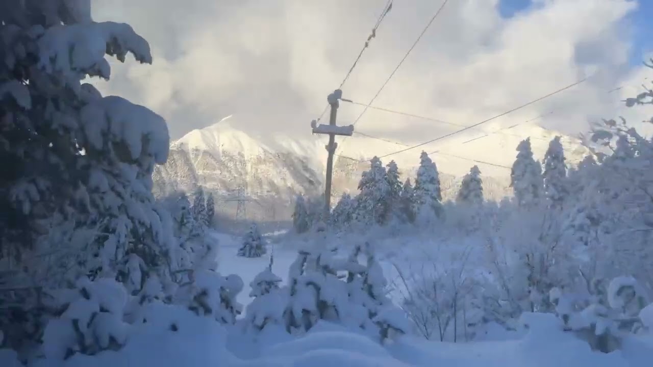 По дороге от горнолыжки к Местиа (მესტია) красота 