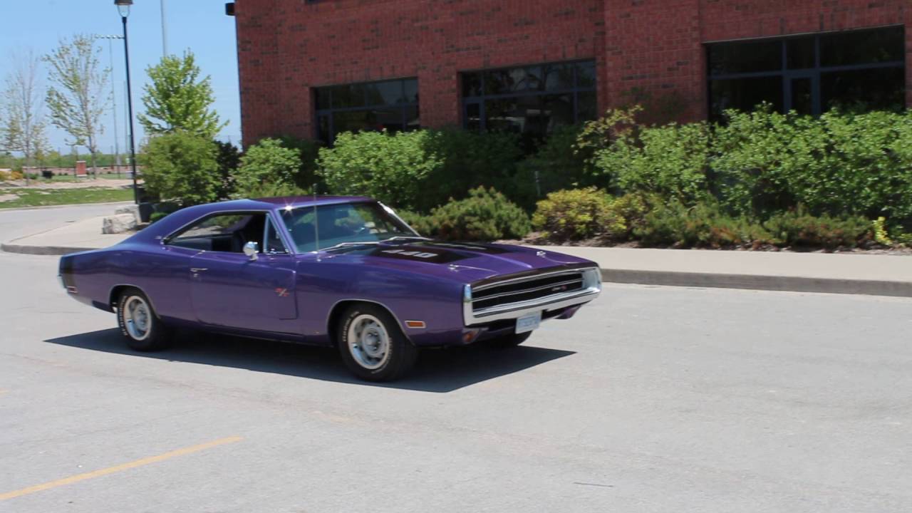 70 Charger R/T SE 440 Six Pack Plum Crazy Burnout - YouTube