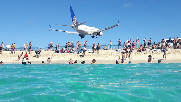 Jet coming in St. Maarten Maho Beach very low pass SXM crazy beach Boeing 737 (Full HD 1080p)