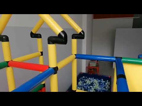 Video: Iekštelpu rotaļu laukumi un atrakciju centri Albukerkā