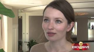 Emily Browning on the Perfect Kiss Resimi