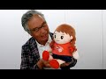 音声などに反応しておしゃべりをする人形「みーちゃん」
