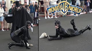 Catwoman vs Penguin Live Show at Movie World! (4k)