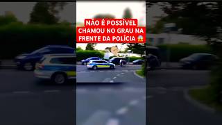 DANDO UM GRAU NA FRENTE DA VIATURA DA POLÍCIA