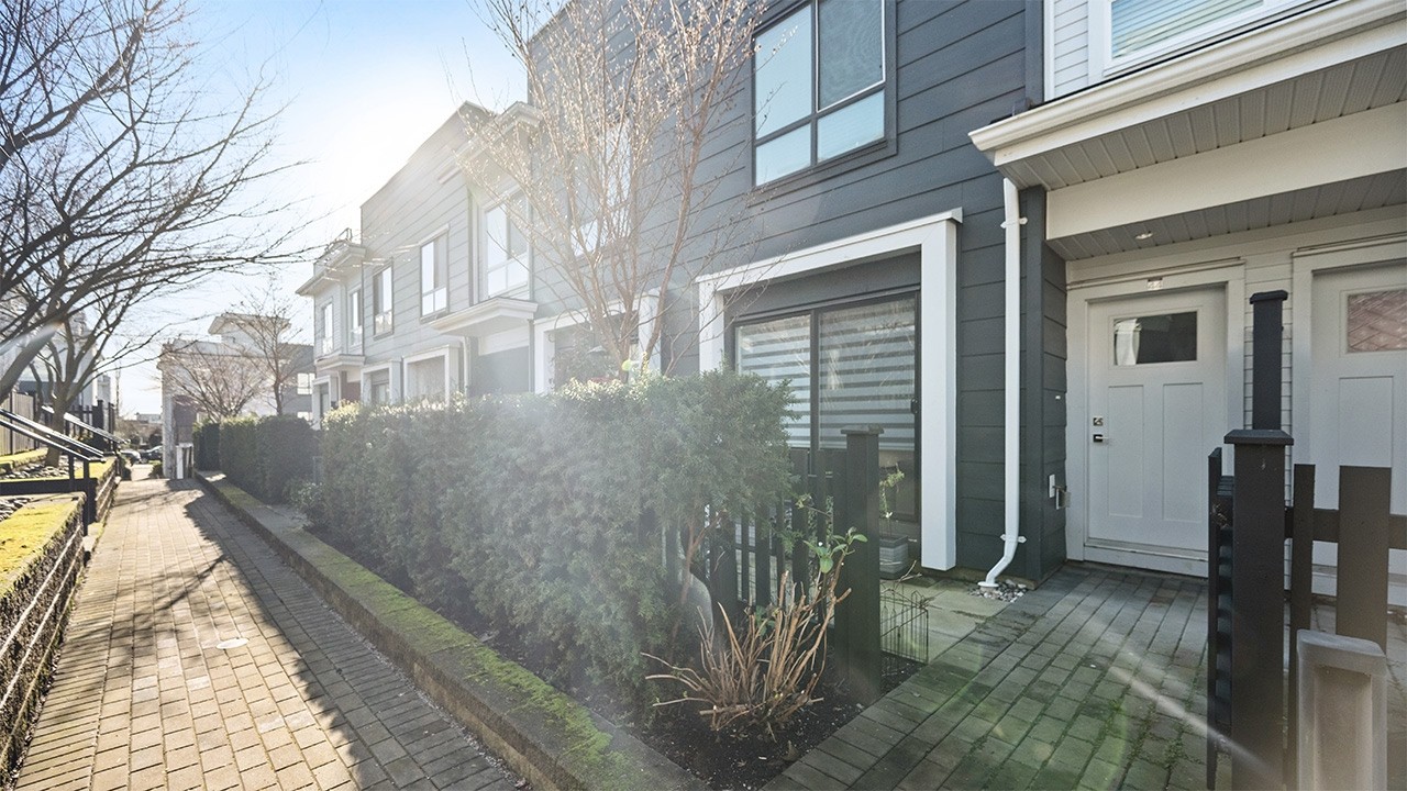 FOR SALE 44 16336 23A Avenue, South Surrey, British Columbia (MLS R3088701)