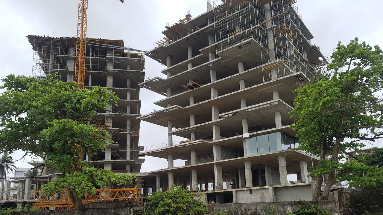 🇬🇦 Les Millenium Towers la pose des premières vitres ont commencé #gabon #libreville #lbvlogs