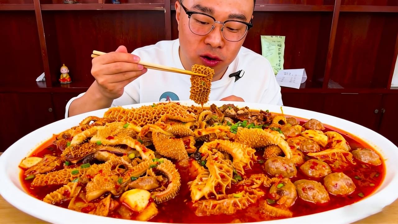 【沉浸式吃播】Duang～的暴击！一盆颤巍巍的弹嫩金钱肚，嚼到汁水狂飙，香到脑壳发麻！#咀嚼音 #金钱肚 #牛肚ASMR