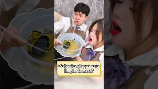 ¿Sabe rica el agua para limpiar la mesa? #comedy #broma #shorts #funny