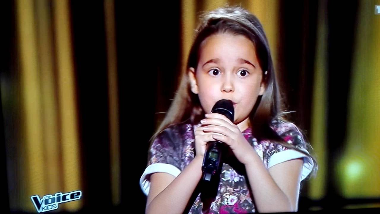 The Voice Kids France 2016 Manuella 7 ans fait retourner tout les