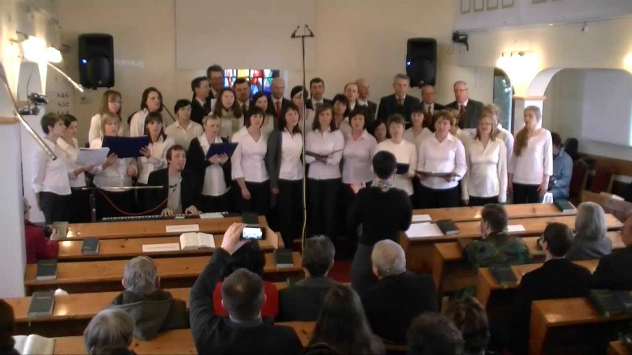Połączony występ chóru i zespołu 