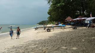 Suasana pantai batu ferringhi - pulau penang - malaysia (penang island)