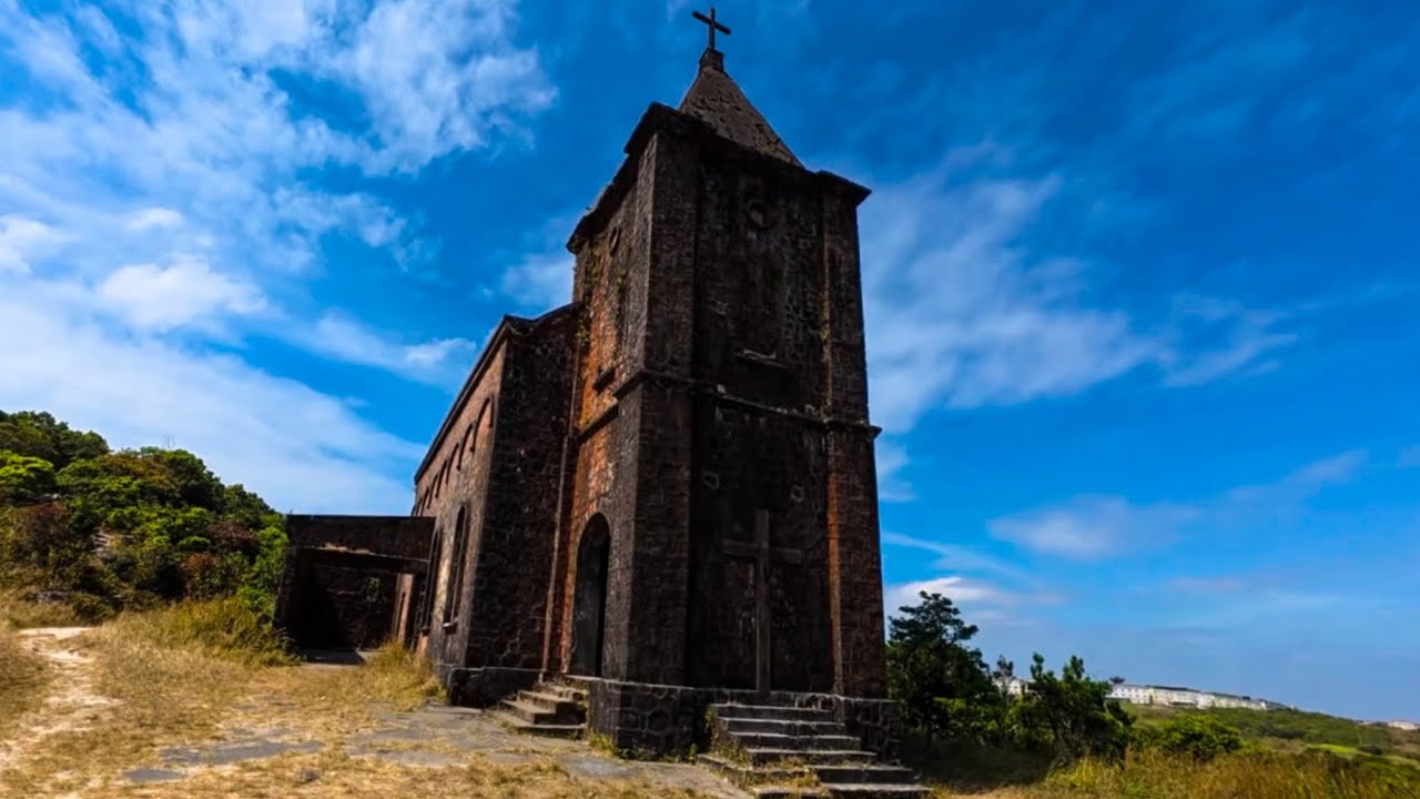 Exploring an Abandoned Ghost Town in Cambodia 🇰🇭