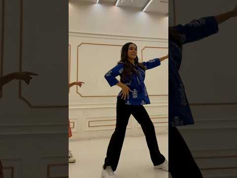 Radha - Jab Harry Met Sejal|Official Bollywood Lyrics|Shahid Mallya|Sunidhi Chauhan