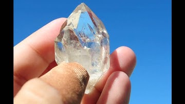 My Movie (463) Quartz crystal with gas bubble