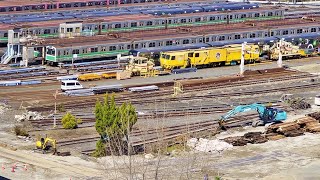 【大阪メトロ / 森之宮検車場に新駅】2023年3月14日（火）綺麗に並べて積み上げられた枕木！ 新しい建物の屋根の上の配線の工事を行う