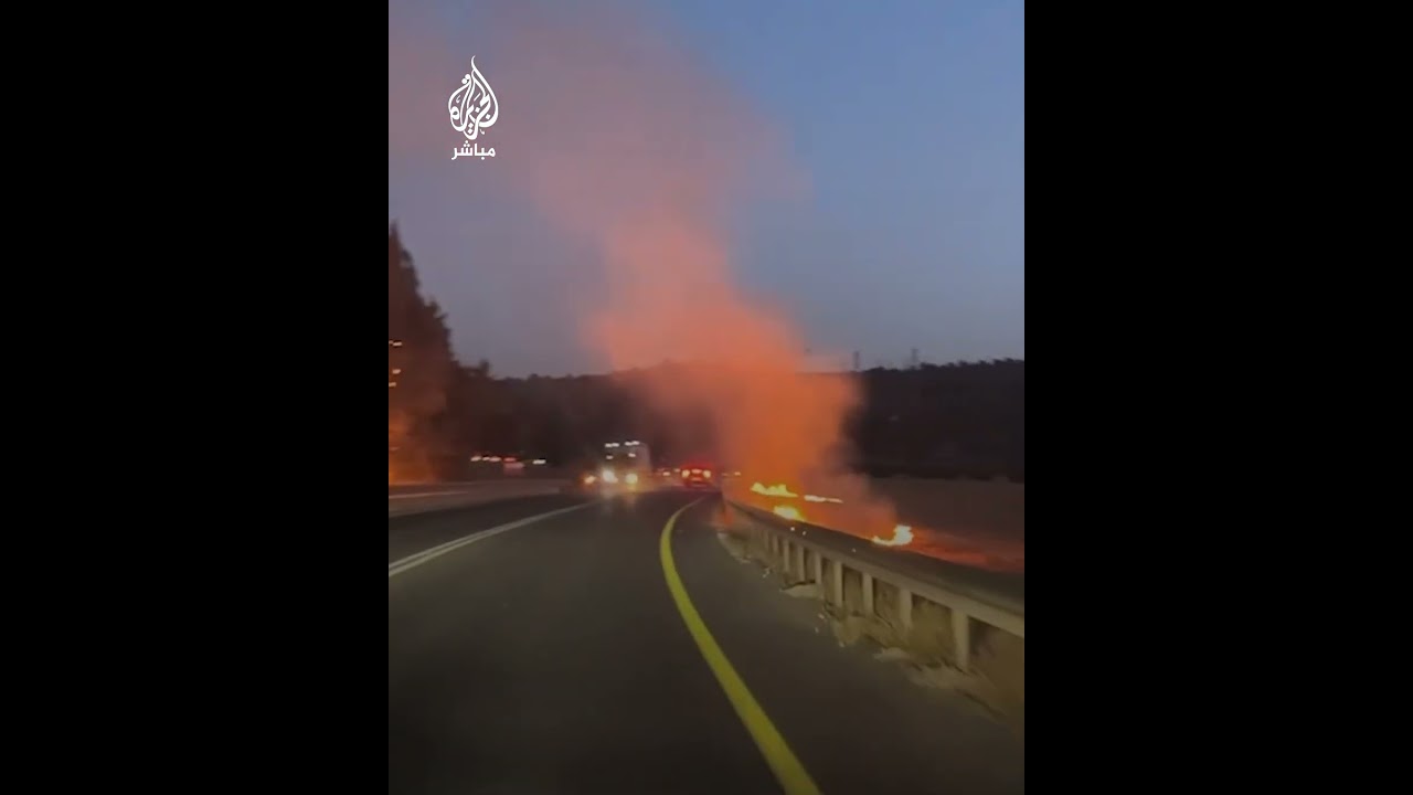أشعلتها صواريخ حزب الله.. استمرار الحرائق في مستوطنة كريات شمونة شمالي إسرائيل