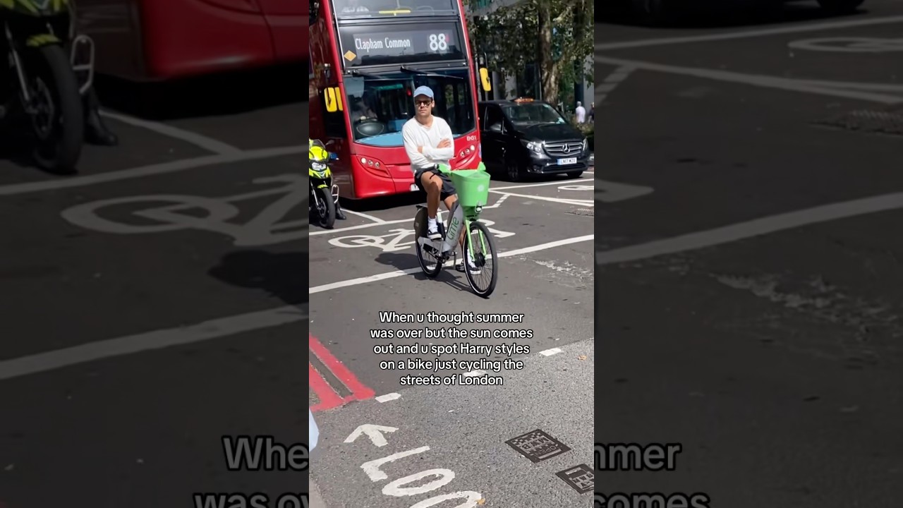 Гарри Стайлс только что появился на велосипеде в Лондоне?! 🚲🇬🇧☀️