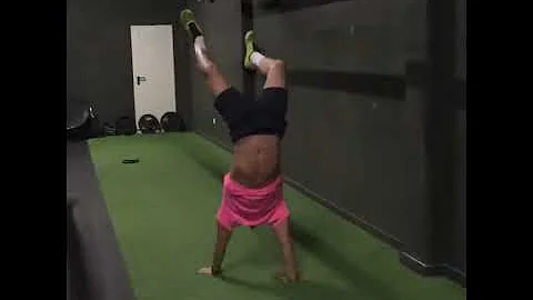 DANIEL TORRADO - HANDSTAND WALK