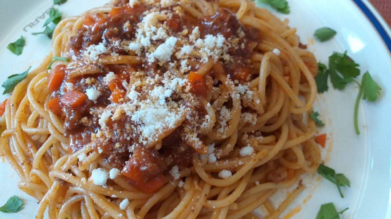 Spaghetti Bolognese ITALIAN STYLE - YouTube