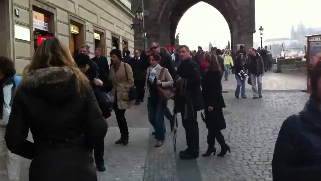 Destino PRAGA: Entrando en el puente de Carlos simple nemlendirici
