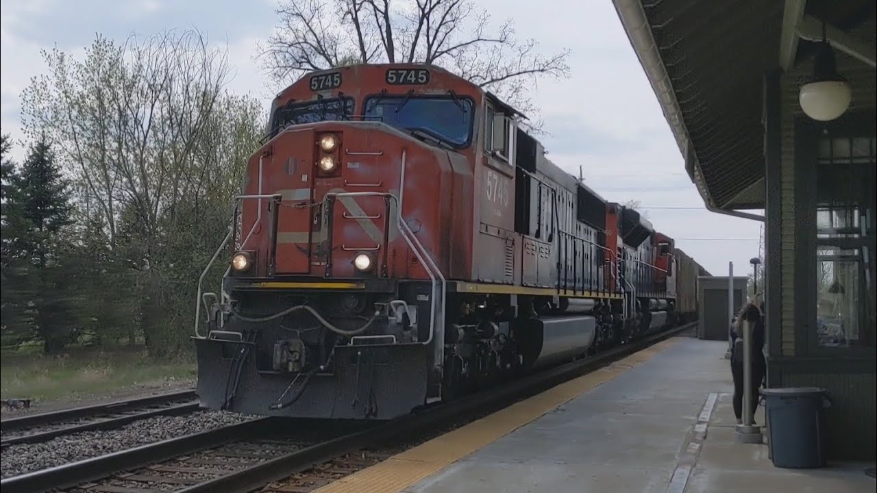 CN grain train heads east through Lapeer Michigan with horn show YouTube