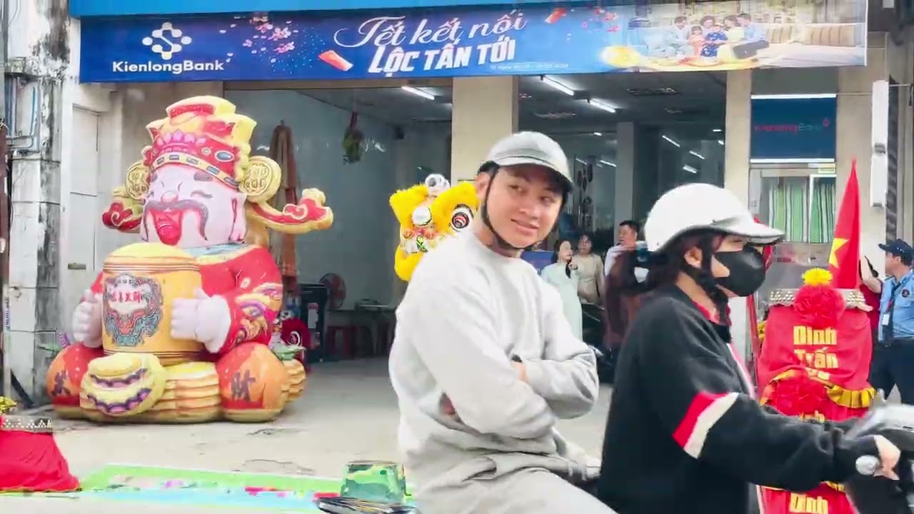 Múa Địa bủu đường phố tại Điện Bàn tp Đà Nẵng . 