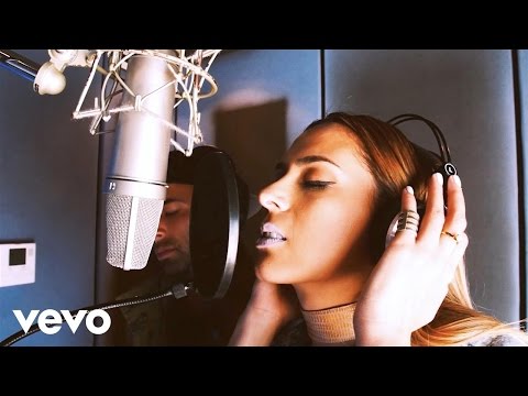 Guarda Veronica Vega - Making of Sin Ti ft. Jencarlos su YouTube