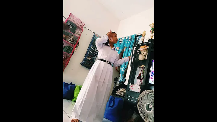 Kaka shelly mau siap "berangkat ke skolah nieh gae...