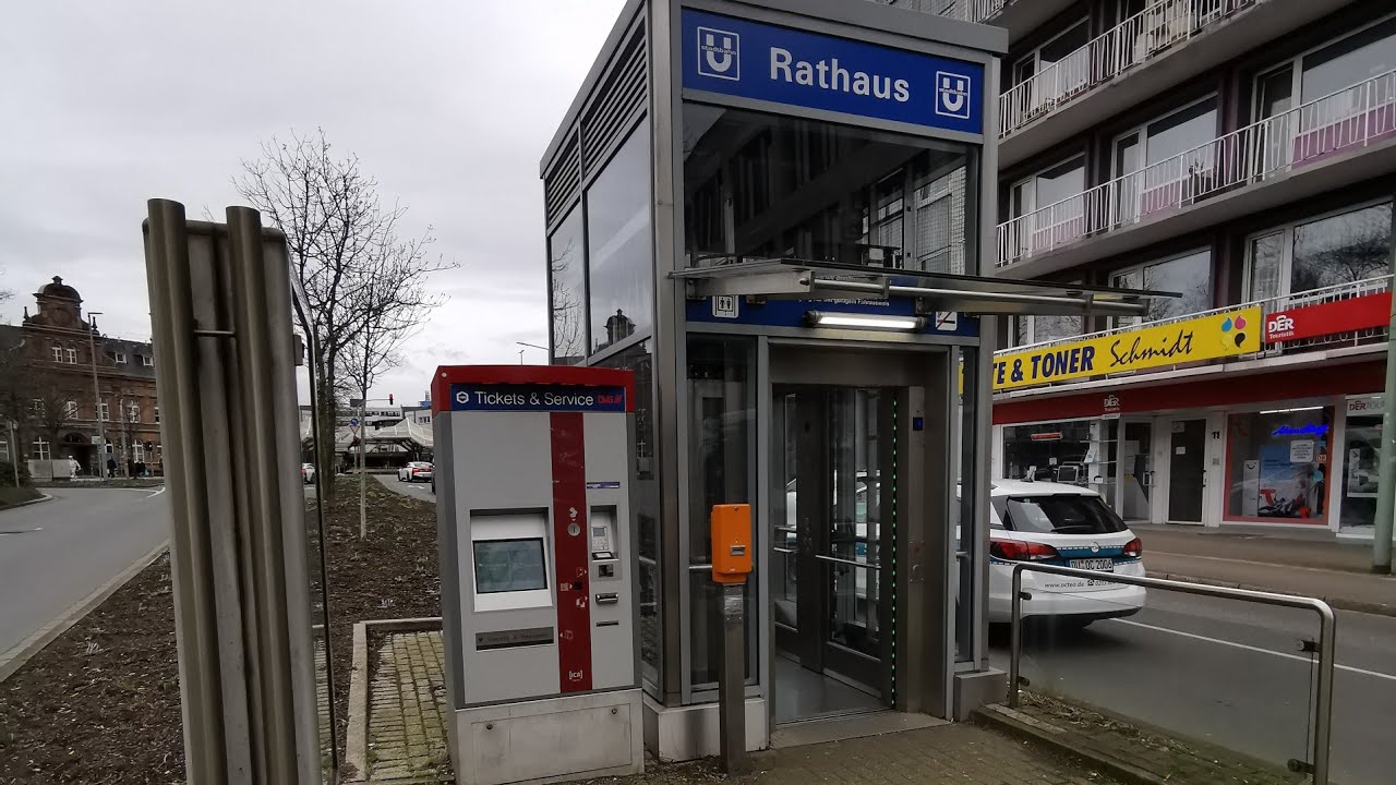 (Ansagen und Chimes!) 2019 Braun Glasaufzug (erneuert) im U-Bahnhof Duisburg-Rathaus.