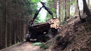 Forwarder in steep terrain - John Deere 1110E