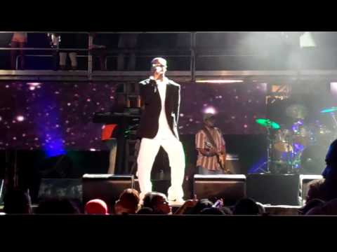 Wayne Wonder @ Reggae Sumfest, Montego Bay 7-23-11 Performing "Bounce Along"
