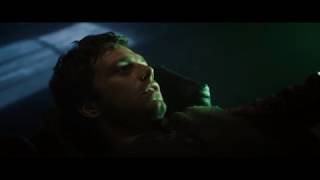 Стив освобождает Баки, а также узнает, что Красный Череп первый суперсолдат. Капитан Америка 2011