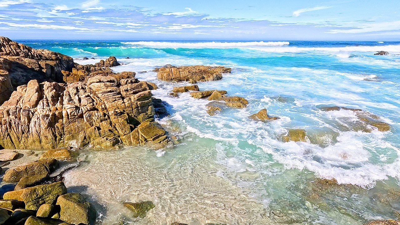 Ocean Waves: 6 Hours of Ocean Ambience (4K)