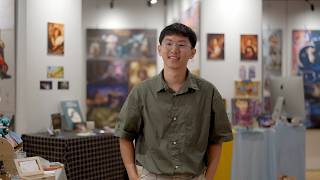How a series of pivots led him to have found himself in illustration | Qi Heng
Initially following a route that many others take, our graduate Qi Heng from Johor shares how a series of pivots along his creative journey led him to have found himself in Illustration. 🧡 Being in the process, his life motto shaped the artist he is today, and we believe will take him to the ideal he aspires to be.
So, what does the process of making art mean to you?
Every artist has a story. Start yours at The One Academy and join our creative environment that inspires you to learn, grow, and create without limits.
#TheOneAcademy #LightUpYourDreams #MasteringTheOrdinary #GraduationExhibition #Illustration #Illustrator #CharacterDesign #ConceptArt #Art #Drawing #Unveil_il2201 #IL2201 #Malaysia #KualaLumpur #Johor How a series of pivots led him to have found himself in illustration | Qi Heng