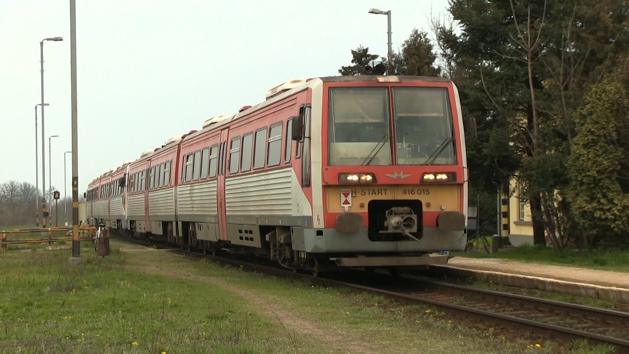 [MÁV] Рельсовый автобус РА-В - 015+003 на о.п. Кенгйел / [MÁV] 416 015+003 at Kengyel stop