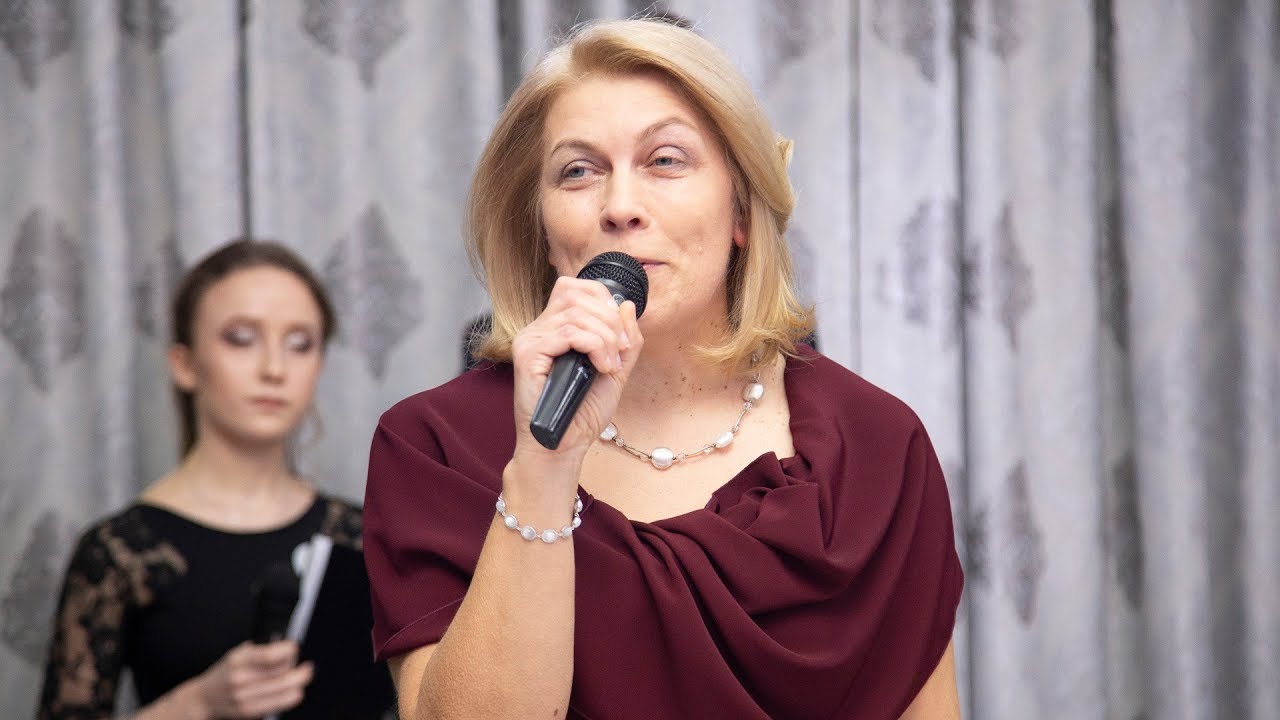 Studniówka ZSZ nr 4 w Ostrołęce - wystąpienie dyrektor