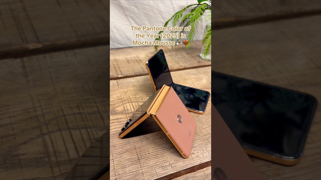Motorola Releases Mocha Mousse Razr+ ☕