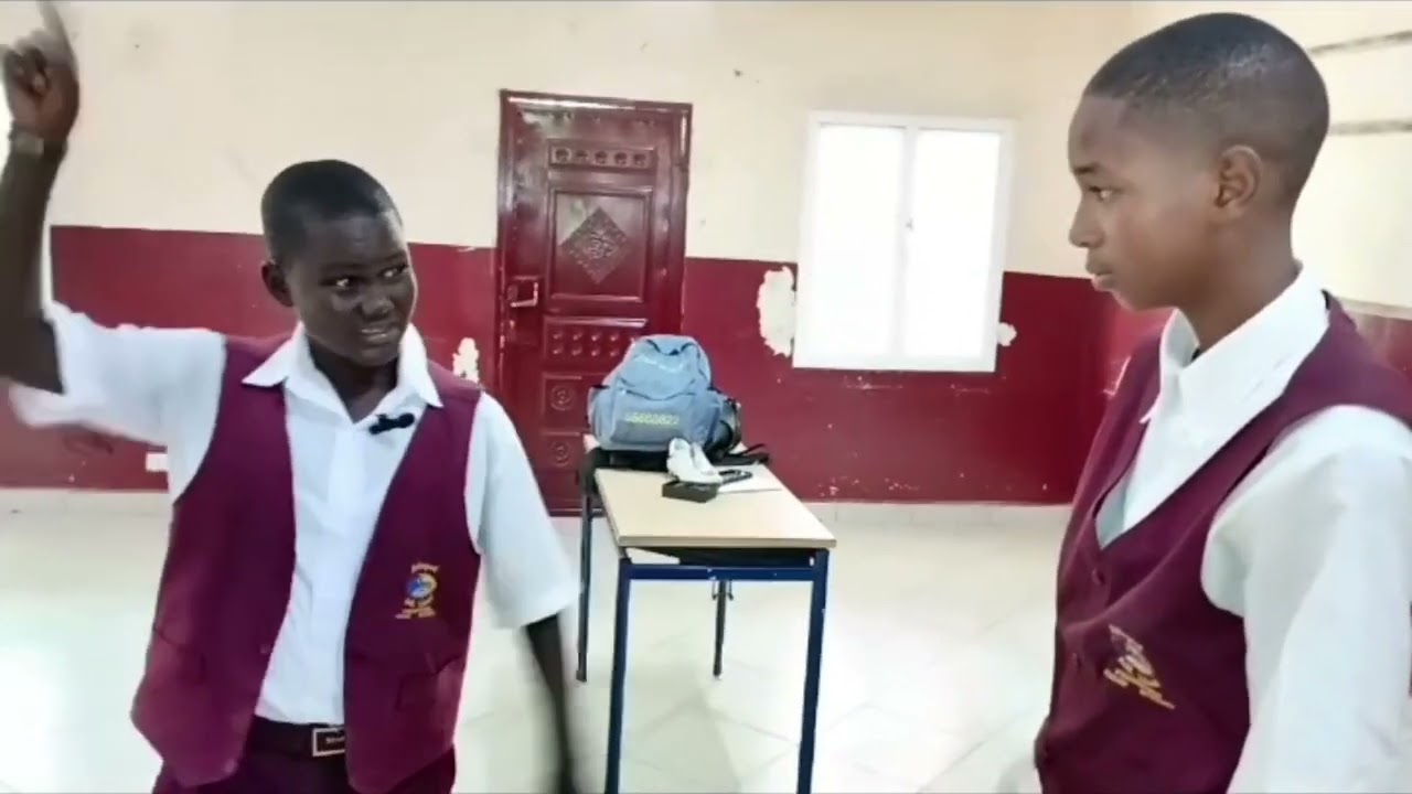 Mes élèves de la 5è T présentent une pièce de théâtre sur l'émigration clandestine. 