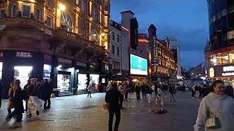 Leicester Square - Street singer
