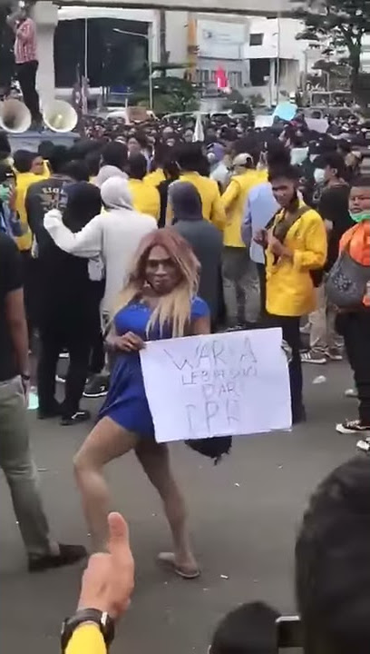ada yang lucu aksi demo buruh tolak uu cipta kerja.