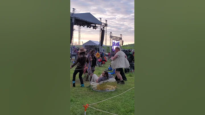 Twiddle dancing
